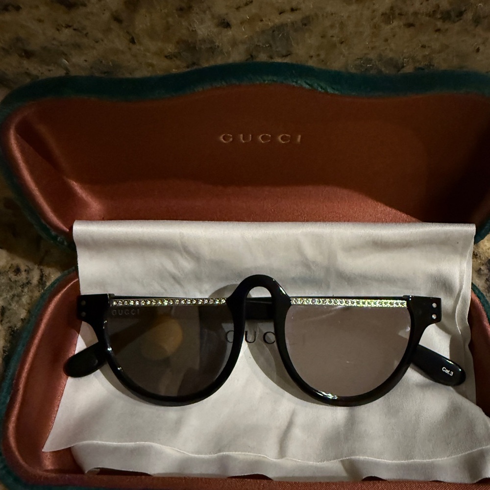 GUCCI GG1368S Oval Semi- rimless sunglasses in black acetate - Picture 7 of 13